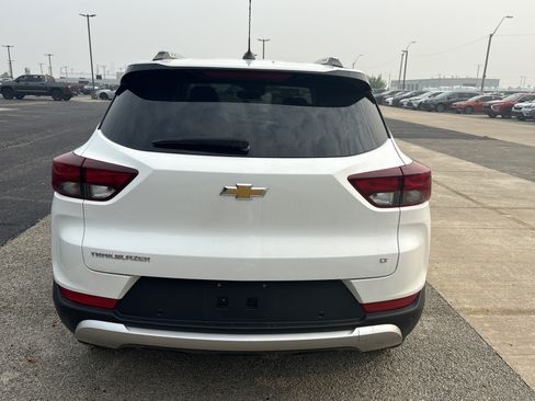 Used 2022 Chevrolet TrailBlazer LT w/ Convenience Package FWD image 3