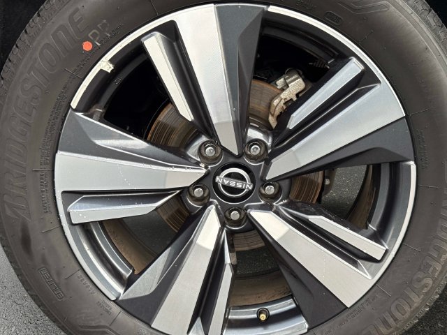 Used 2026 Nissan Rogue SL FWD image 10