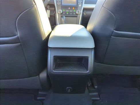 Used 2017 Toyota Camry SE image 20