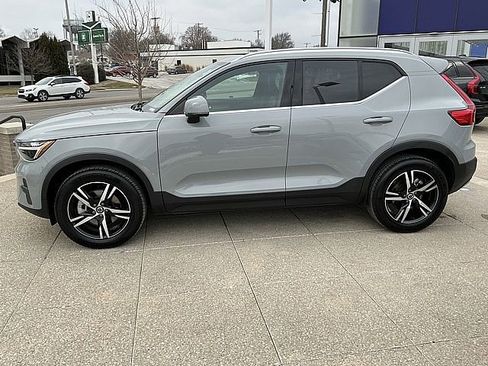 Certified 2025 Volvo XC40 B5 Core image 11