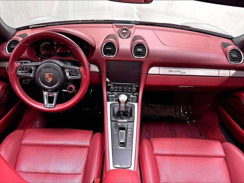 Used 2022 Porsche 718 Boxster RWD image 16