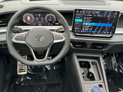 New 2026 Volkswagen Tiguan SE R-Line image 13