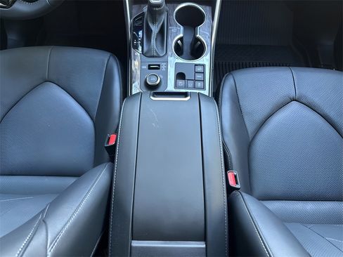 Used 2025 Toyota Highlander Platinum image 40