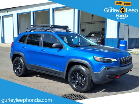 Used 2019 Jeep Cherokee Trailhawk w/ Cold Weather Group AWD/4WD image 1