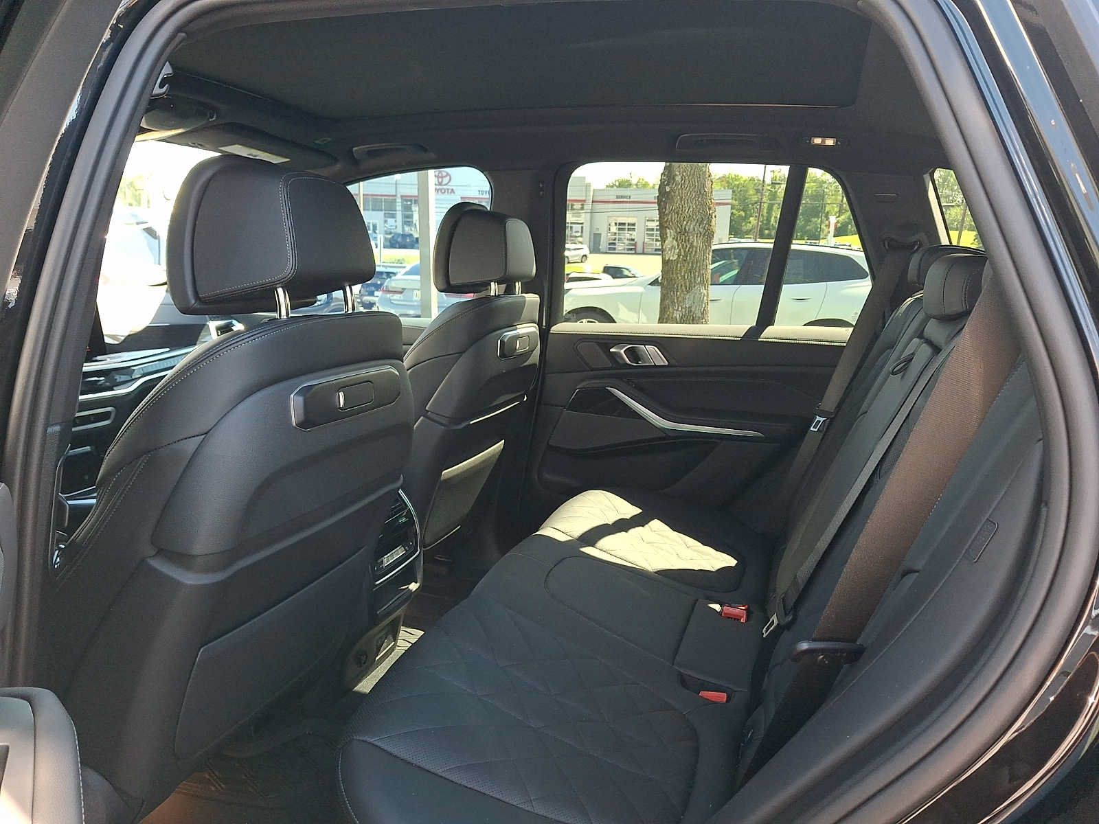 Used 2026 BMW X5 xDrive40i w/ M Sport Package AWD/4WD image 6