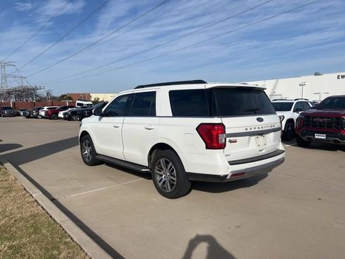 Used 2023 Ford Expedition XLT image 7
