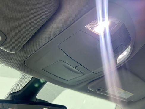 Used 2023 Chrysler Pacifica Touring-L FWD image 18