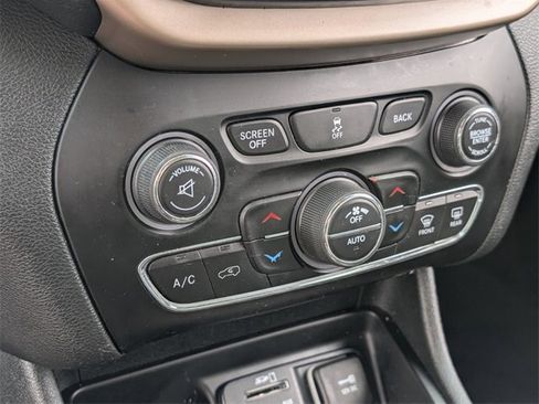 Used 2018 Jeep Cherokee Limited w/ Luxury Group image 22