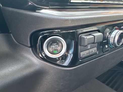 Used 2025 GMC Sierra 1500 SLT image 24