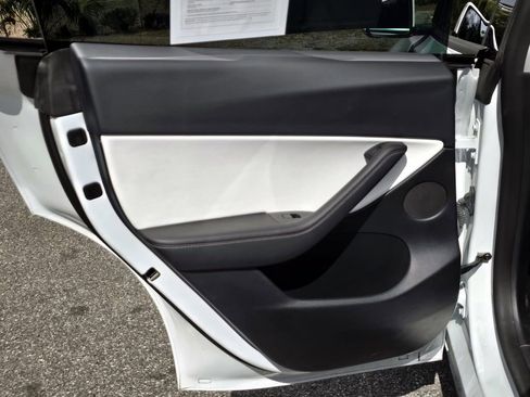 Used 2022 Tesla Model Y Long Range AWD/4WD image 11