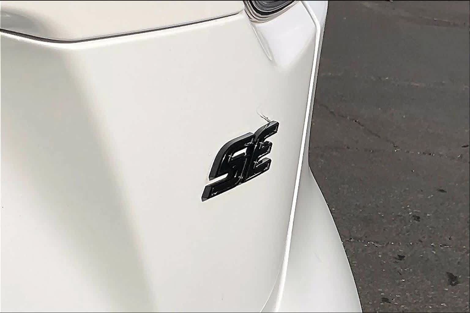 Used 2022 Toyota Corolla SE w/ Carpet Mat Package (TMS) FWD image 9