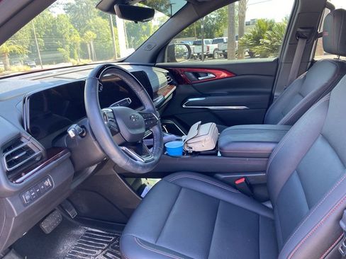 Used 2025 Chevrolet Traverse Z71 w/ Enhanced Driving Package AWD/4WD image 8