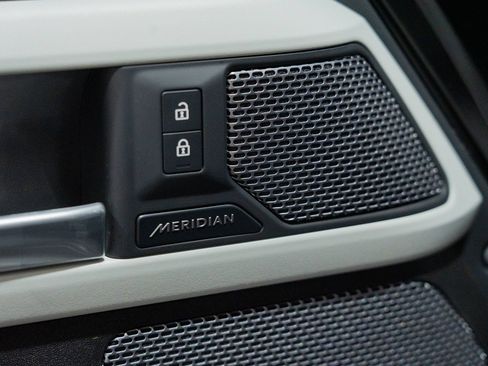 Used 2022 Land Rover Defender 110 S AWD/4WD image 28