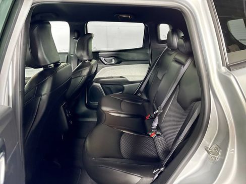 Used 2025 Jeep Compass Latitude AWD/4WD image 19