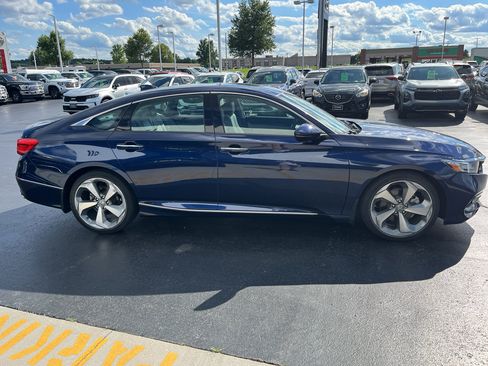 Used 2018 Honda Accord Touring image 6