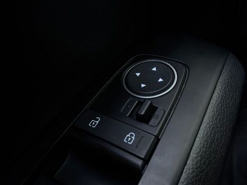 Used 2025 Kia Soul LX w/ LX Technology Package FWD image 21