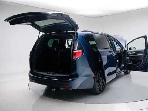 Used 2025 Chrysler Pacifica Limited FWD image 22