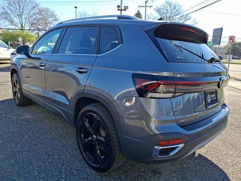 Certified 2025 Volkswagen Taos SEL w/ Black Wheel Plus Package image 4