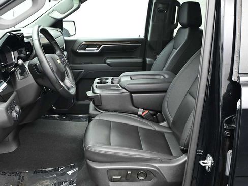 Used 2023 Chevrolet Silverado 1500 LT w/ Leather Package AWD/4WD image 8