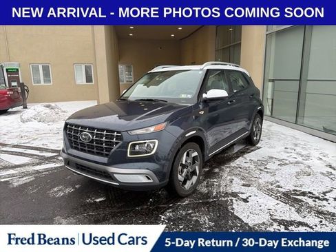 Used 2023 Hyundai Venue Limited image 1