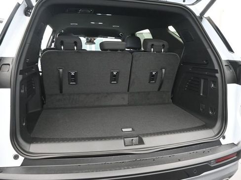 New 2026 Chevrolet Traverse LT image 8