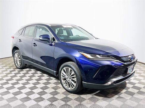 Certified 2024 Toyota Venza XLE image 1