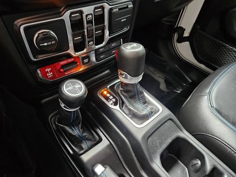 Used 2023 Jeep Wrangler Unlimited Rubicon 4xe AWD/4WD image 27