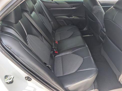 Used 2022 Toyota Camry SE image 5