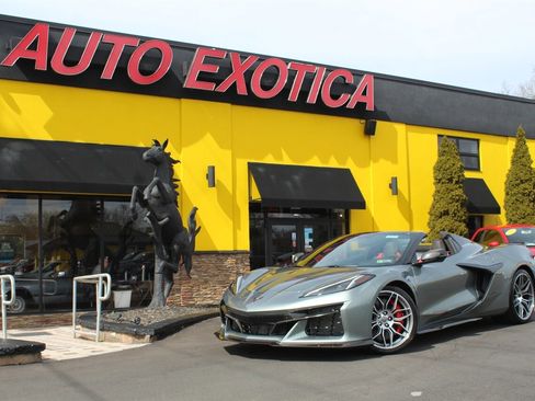 Used 2023 Chevrolet Corvette Z06 image 1