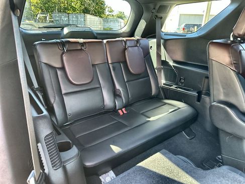 Used 2020 Ford Explorer Platinum w/ Premium Technology Package image 27