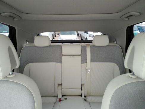 Used 2024 Genesis GV60 RWD image 38