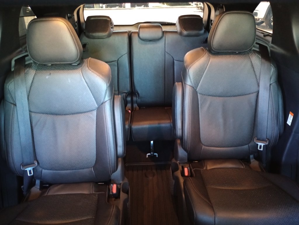 Used 2026 Toyota Sienna Platinum AWD/4WD image 30