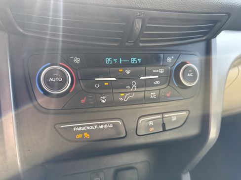 Used 2019 Ford Escape SE image 22