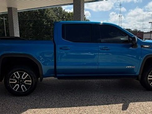 Used 2022 GMC Sierra 1500 AT4 w/ AT4 Preferred Package AWD/4WD image 2