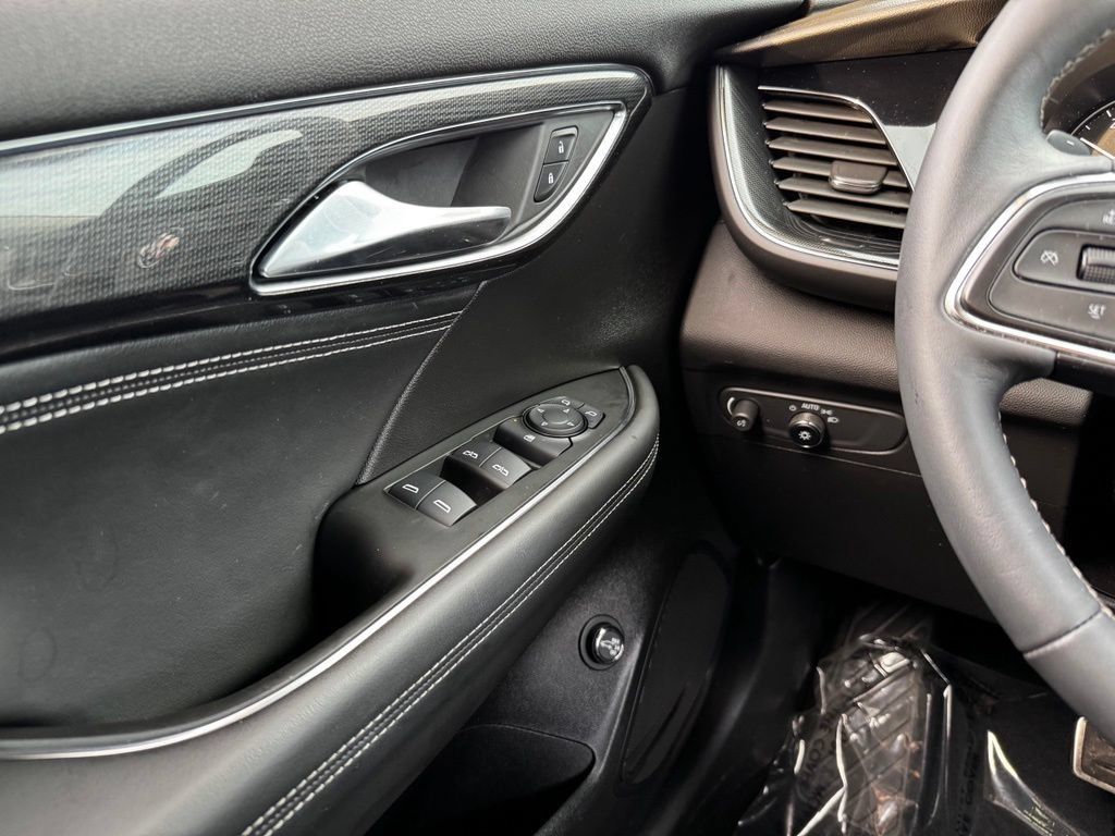 Used 2022 Buick Envision Preferred AWD/4WD image 33