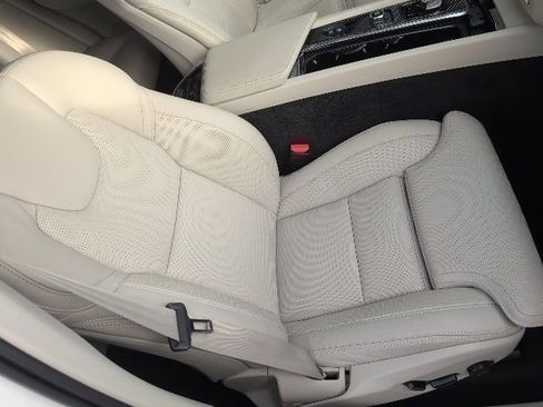 Used 2023 Volvo XC60 B5 Ultimate w/ Protection Package Premier image 13