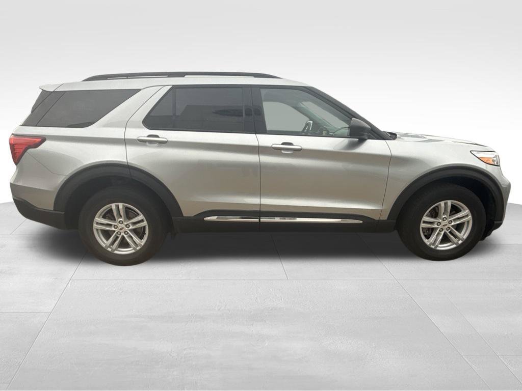 Used 2023 Ford Explorer XLT AWD/4WD image 7