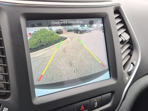 Used 2022 Jeep Cherokee Latitude AWD/4WD image 29