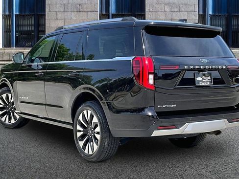 Used 2025 Ford Expedition Platinum w/ Driver's Package AWD/4WD image 10