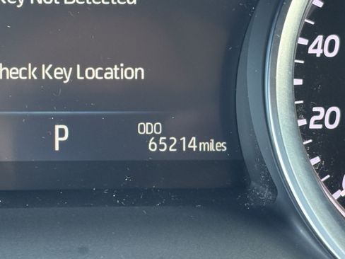 Used 2018 Toyota Camry XLE image 23