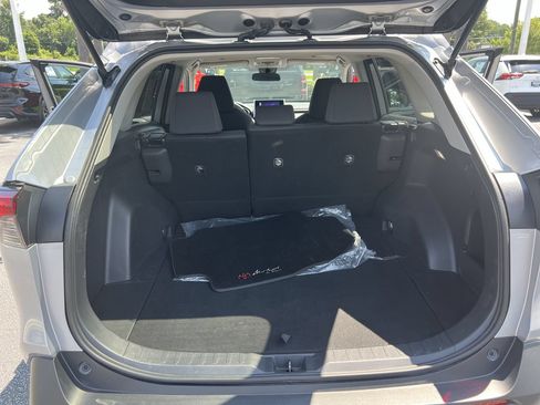 Used 2024 Toyota RAV4 LE FWD image 33