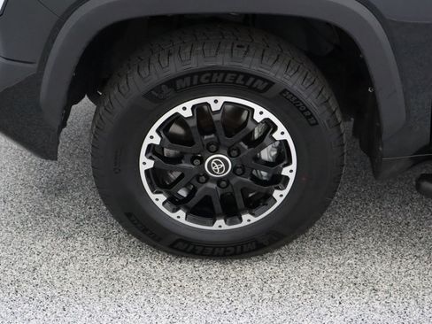 Used 2022 Toyota Tundra SR5 w/ SR5 Premium Package RWD image 11