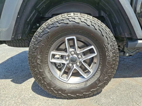 Used 2026 Jeep Gladiator Mojave AWD/4WD image 9