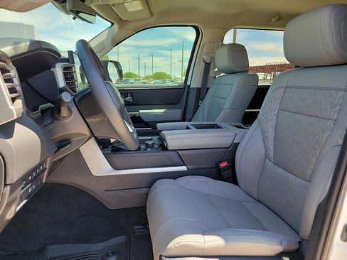 Used 2024 Toyota Tundra Limited AWD/4WD image 12