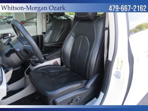 Used 2022 Chrysler Pacifica Touring-L image 20