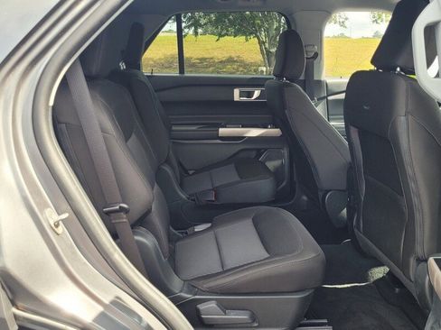 Used 2023 Ford Explorer XLT image 13