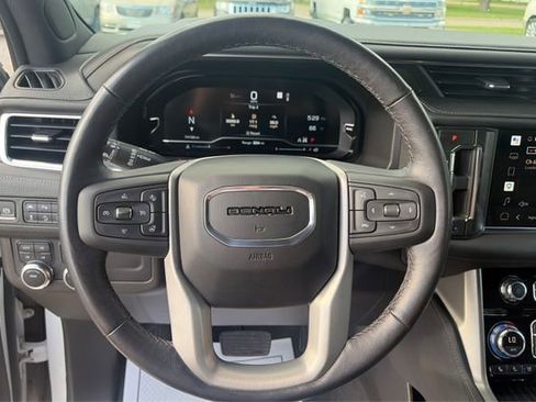 Used 2022 GMC Yukon Denali AWD/4WD image 16