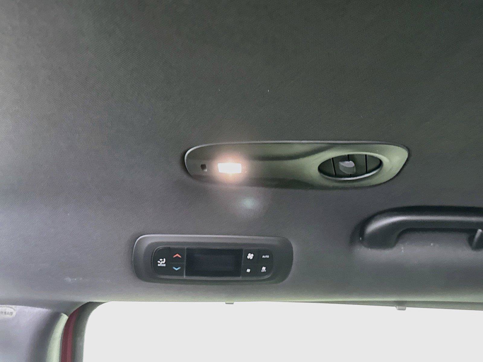 New 2027 Chrysler Pacifica Select AWD/4WD image 17