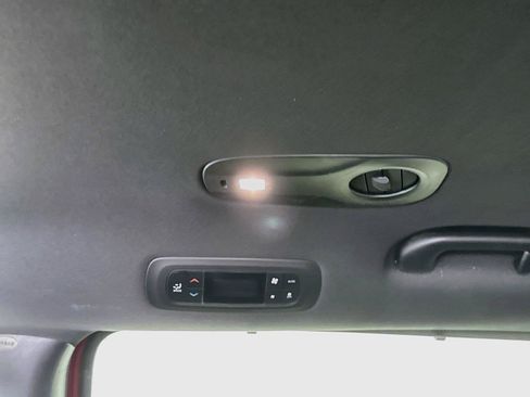 New 2027 Chrysler Pacifica Select AWD/4WD image 17