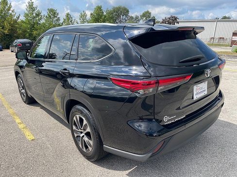 Used 2021 Toyota Highlander XLE image 6